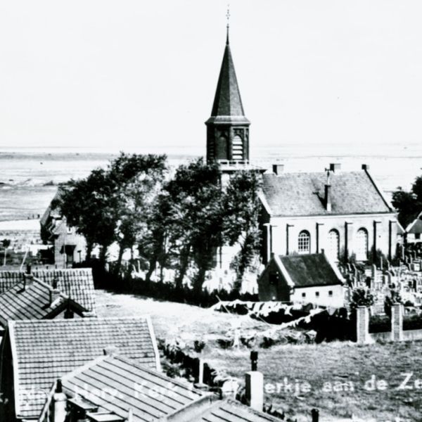 wp-content/uploads/2025/07/urk-kerkje-aan-de-zee-oude-ansicht.jpg
